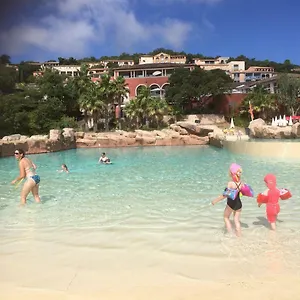 https://les-restanques-de-saint-tropez.fr-provencehotel.com